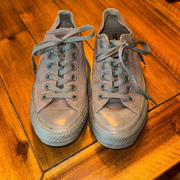 Converse Shoes - Low  Top  Converse Monochrome Gray M 5‎ W 7 EUC lace up